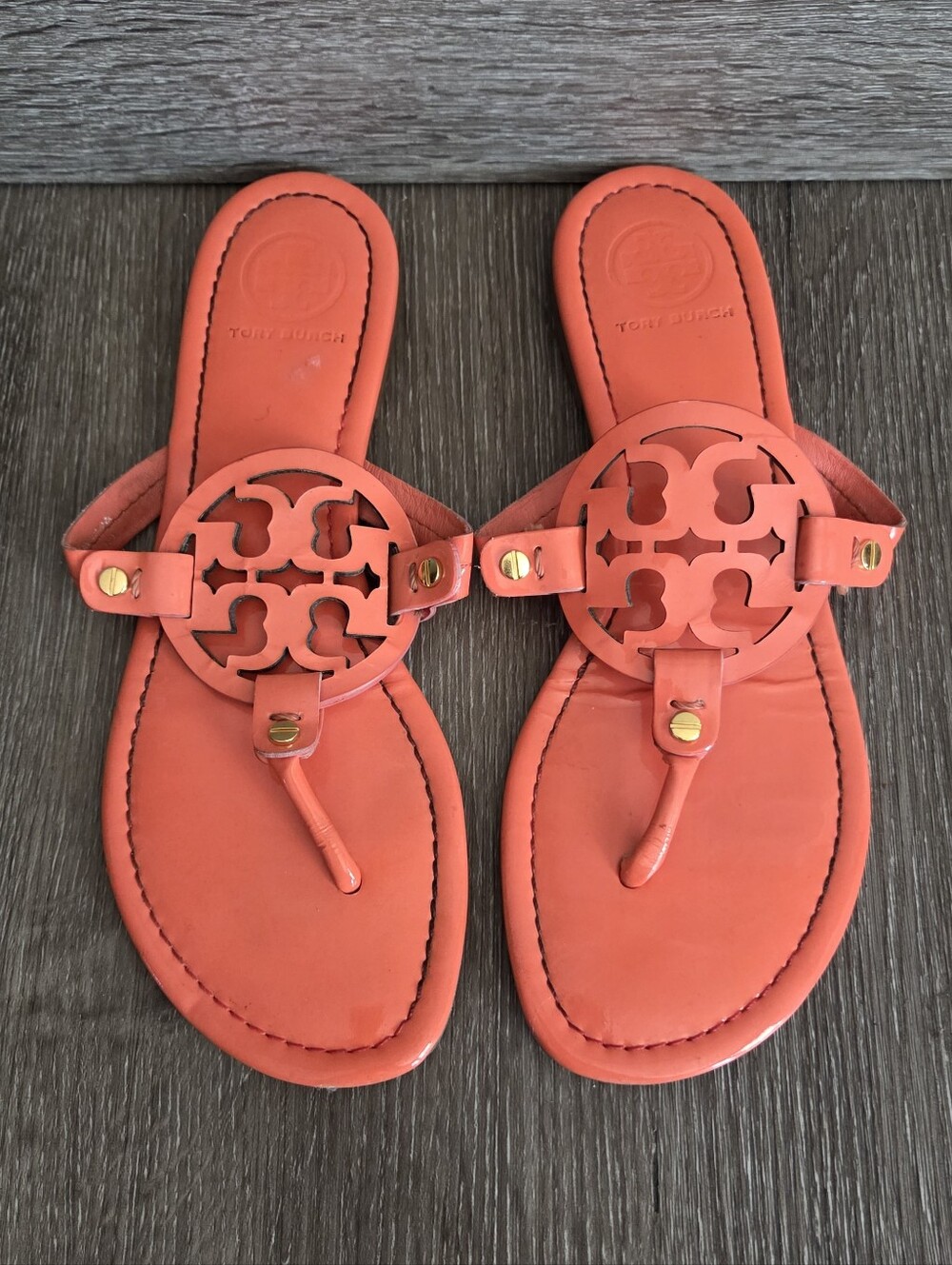 Tory Burch Miller Sandals Coral Orange Glossy Patent Logo Size 9M